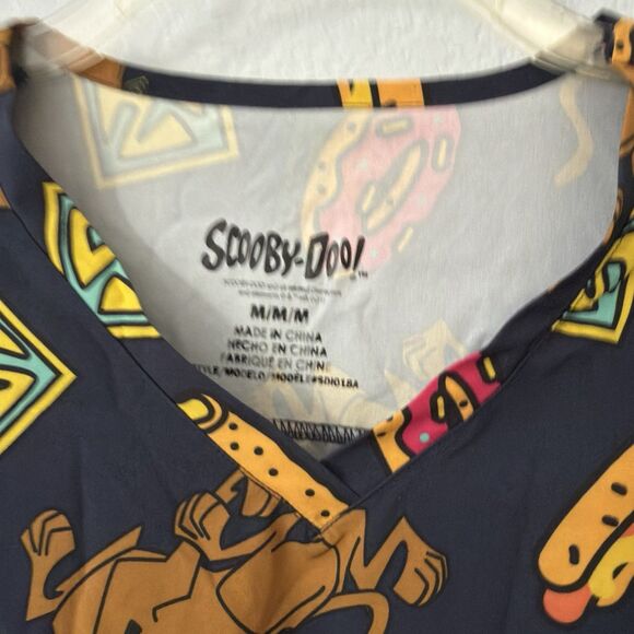 Scooby Doo Hannah Barbera Scrub Top with Pockets and Mask Size M - NWT - Picture 3 of 4